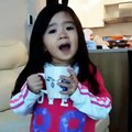 İngilizce konuşan Koreli kız çocuğu