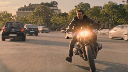 Tom Cruise Creates Chaos At Arc De Triomphe
