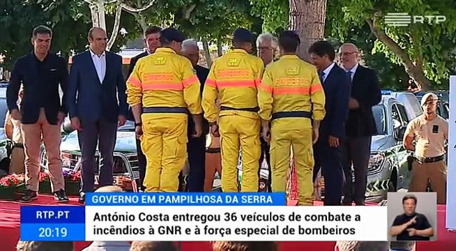 Costa entrega veículos de combate a incêndios à GNR e à força especial de bombeiros