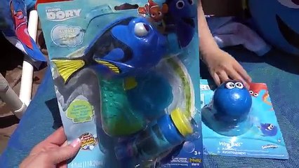 Disney Finding Dory Movie Video | Finding Dory Toys Surprise Baskets & Kids playing in water