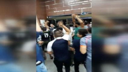 - Iraklı Protestocular Necef Havalimanı'nı Bastı- İstifa Çağrısı Yapıldı