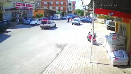 El freni çekilmeyen araç güvenlik kamerasında