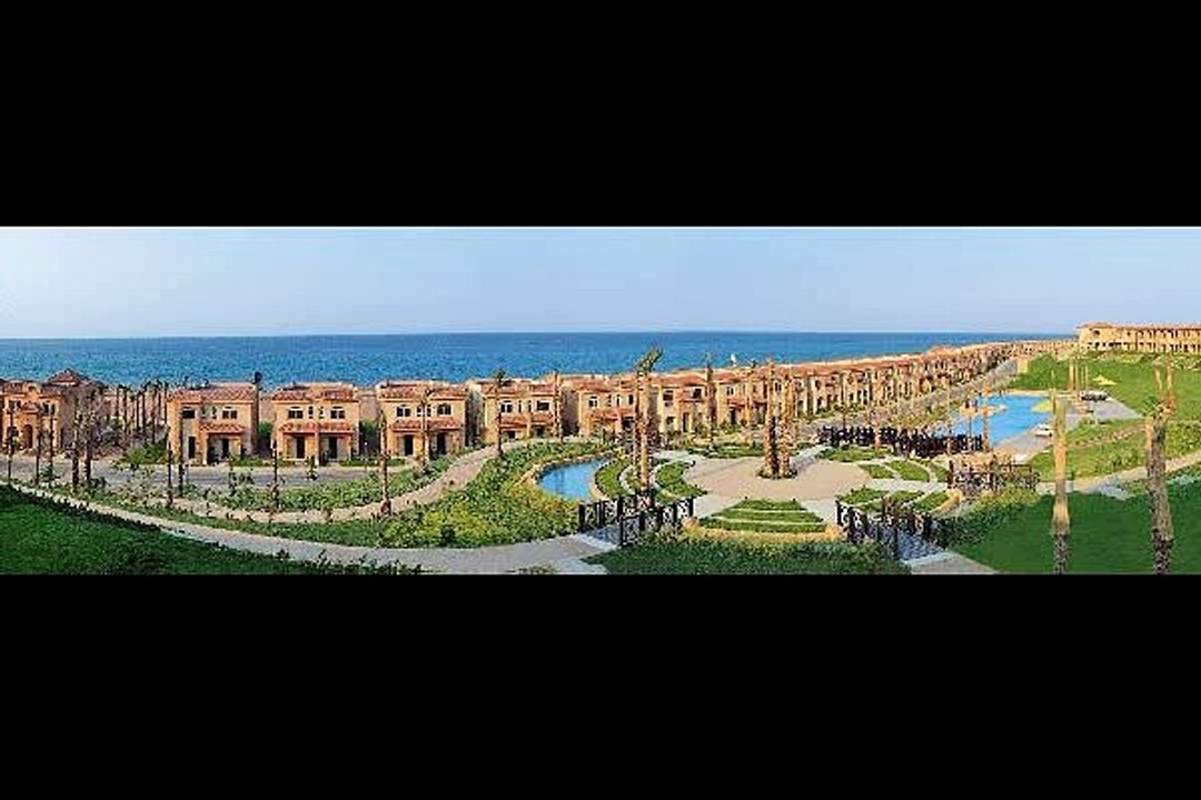 Chalet 5th row in sea with garden for sale in telal sokhna