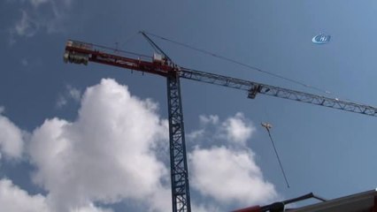 50 Metre Yüksekteki Vinçte Ayağı Sıkışan Görevliyi İtfaiye Kurtardı