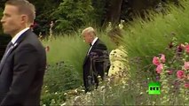 شاهد.. أناقة ميلانيا ترامب أثناء توجهها وزوجها للقاء رئيسة وزراء بريطانيا
