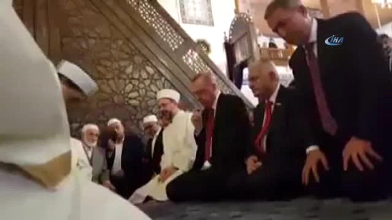 Cumhurbaşkanı Erdoğan, Hacı Bayram Camii'nde Kur'an-ı Kerim Okudu