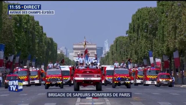14-Juillet: la brigade des sapeurs-pompiers de Paris défile à présent sur les Champs-Elysées