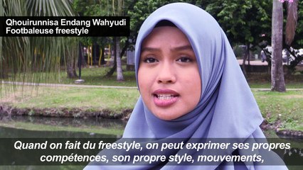 En Malaisie, elle fait du foot freestyle avec un voile islamique
