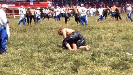 Başpehlivanlar Kırkpınar’da kıran kırana güreşti