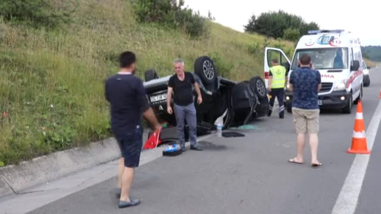 Takla Atan Otomobilde 2'si Çocuk 5 Kişi Yaralandı