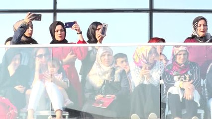 Muharrem Usta'dan Dereceyle Mezun Olan Öğrencilere İş Müjdesi
