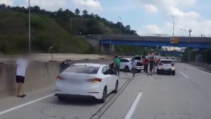 호남고속도로 7중 추돌사고...5명 경상 / YTN