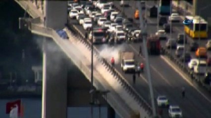 15 Temmuz Şehitler Köprüsü'nde araç alev alev yandı