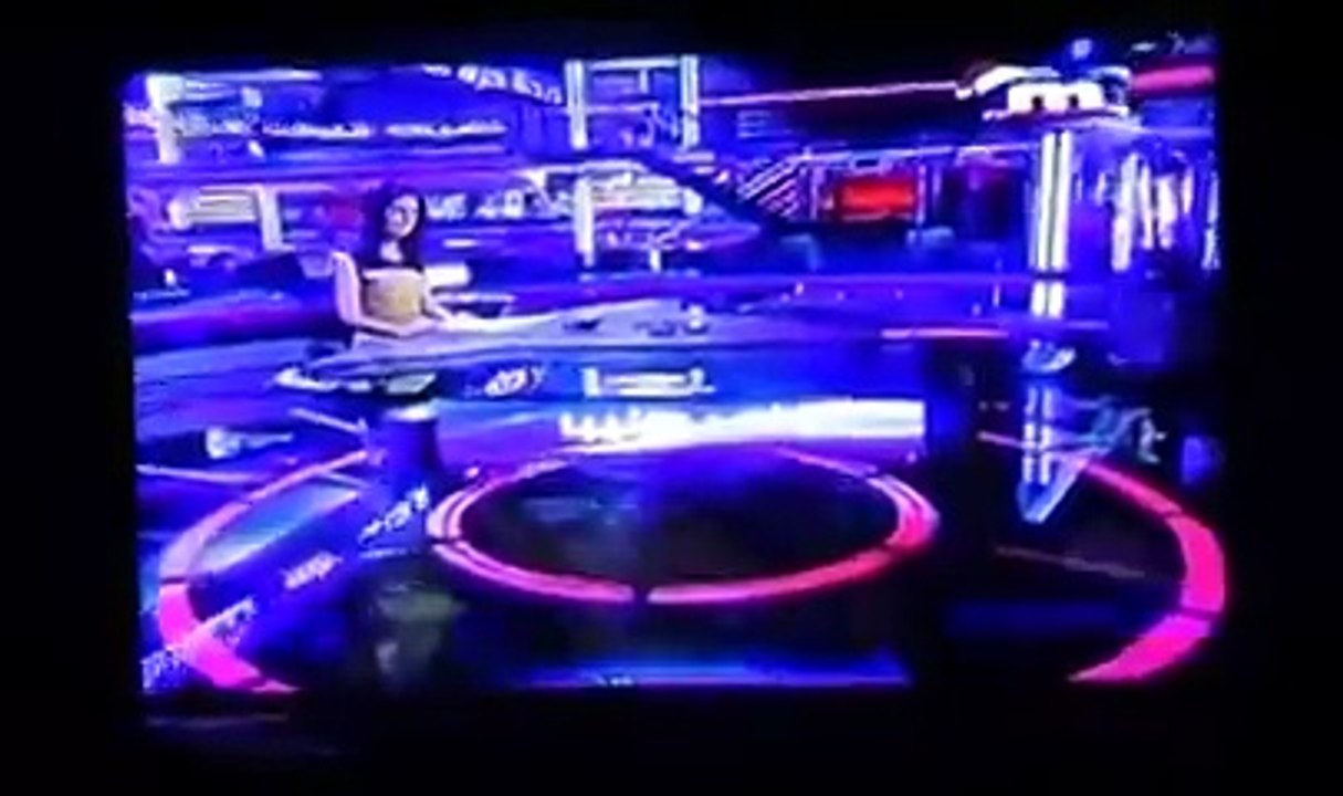 مذيعة لبنانية لم تنتبه أنها على الهواء - شاهد ماذا فعلت
