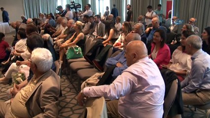 Meslekte 40 yılı dolduran avukatlara plaket