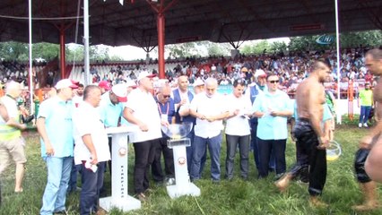 Er Meydanı’nda başpehlivanlar, üçüncü tur kura çekimini yaptı