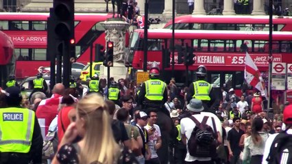 Aşırı sağcı Robinson'a destek gösterisi - LONDRA