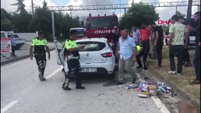 Düzce Bariyerlere Çarpan Otomobil Takla Attı 4 Yaralı Hd