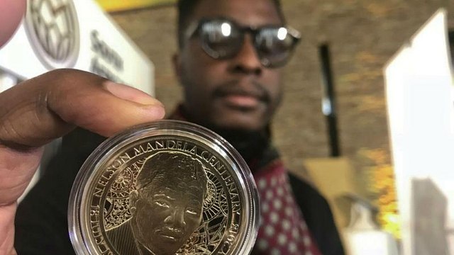 جنوب إفريقيا تصدر عملة ذهبية احتفالا بذكرى ميلاد مانديلا المئة