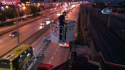 Üst geçitte çıkan yangın seferleri durdurdu