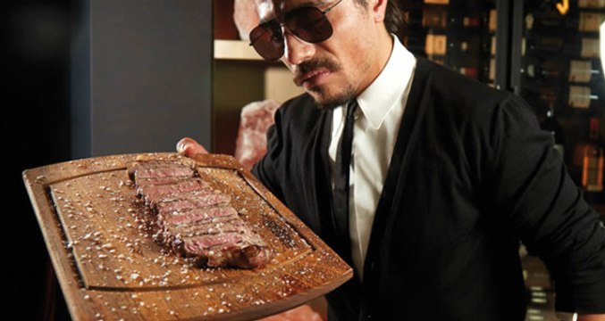 Sosyete Kasabı Nusret'in Sosyal Medya Paylaşımı Kısa Süre İçerisinde Milyonlarca İzlenme Sayısına Ulaştı