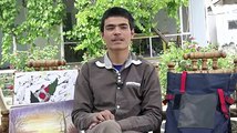 جمشيد، يكى از هزاران كودك افغانستان است كه در سن و سال خيلى كم، مسووليت هايى بزرگترى داشته است-تمویل مالی خود و خانواده اش. او ميگويد ۱۱ سال است كه در خيابان ه