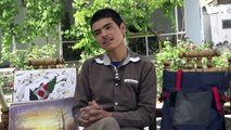 جمشيد، يكى از هزاران كودك افغانستان است كه در سن و سال خيلى كم، مسووليت هايى بزرگترى داشته است—تمویل مالی خود و خانواده اش. او ميگويد ۱۱ سال است كه در خيابان ها