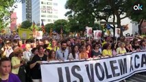 Un grupo de separatistas liderados por Torra se manifiesta en Barcelona exigiendo la libertad de los presos