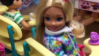 Barbie Ailesi 75.Bölüm - Türkçe Barbie Videoları İzle