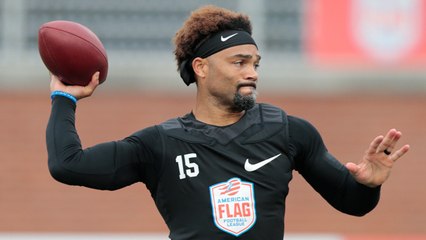 Seneca Wallace continues his red-hot passing game with late touchdown