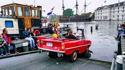 Des voitures amphibies naviguent sur les canaux d'Amsterdam