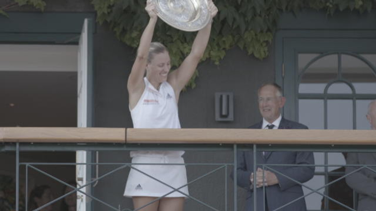 Wimbledon - Kerber, radieuse avec son trophée