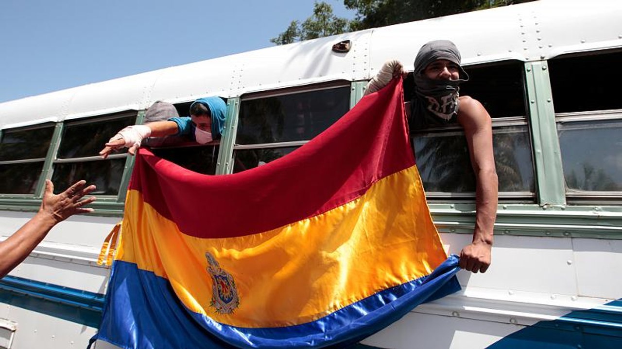 Nicaragua: 200 Studenten kommen aus belagerter Kirche frei