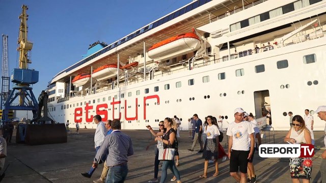 Report Tv - Mbërrin nga Turqia në portin e Durrësit Kroçera me 1800 turistë