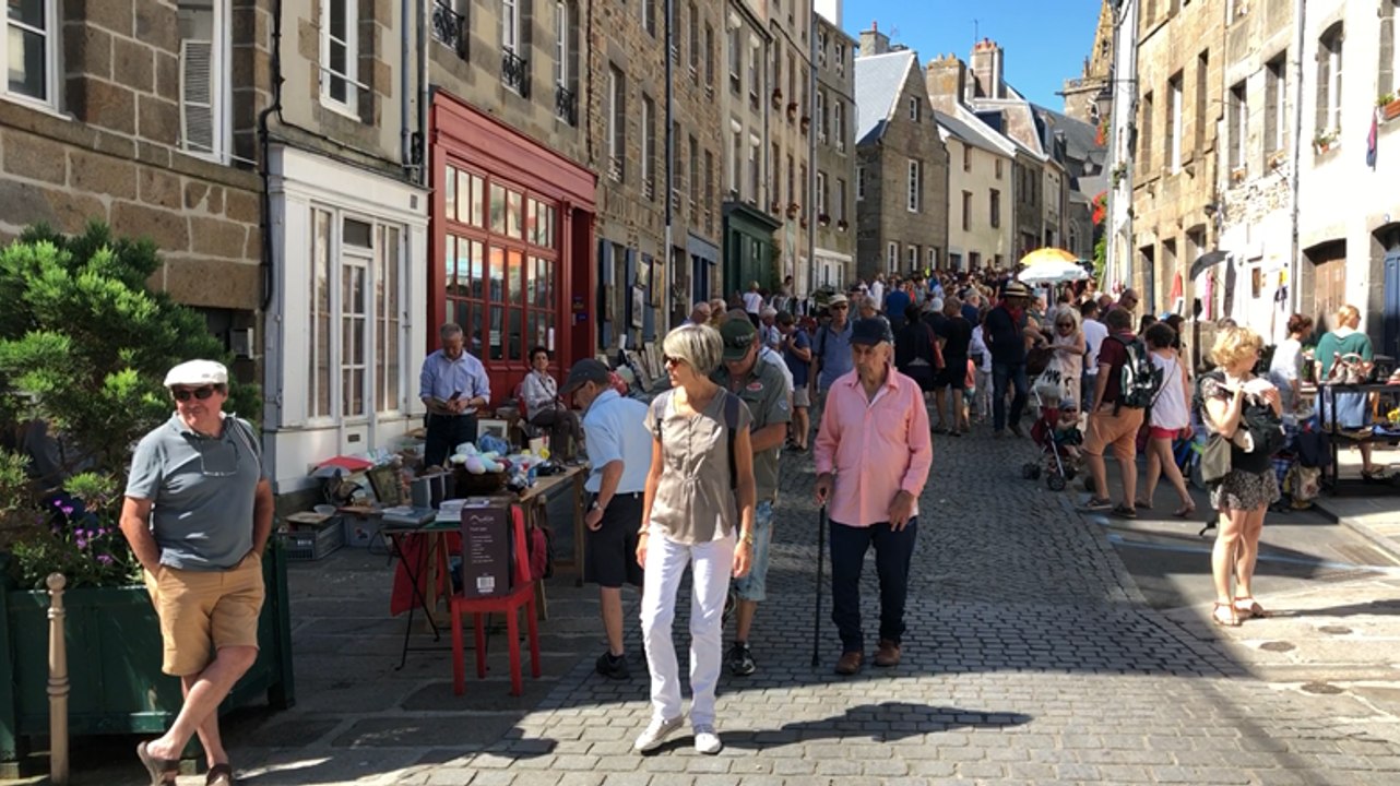 Vendeurs et chineurs dans la Haute-Ville ce dimanche 15 juillet
