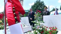 Milli Savunma Bakanı Akar şehitlerin mezarını ziyaret etti - ANKARA