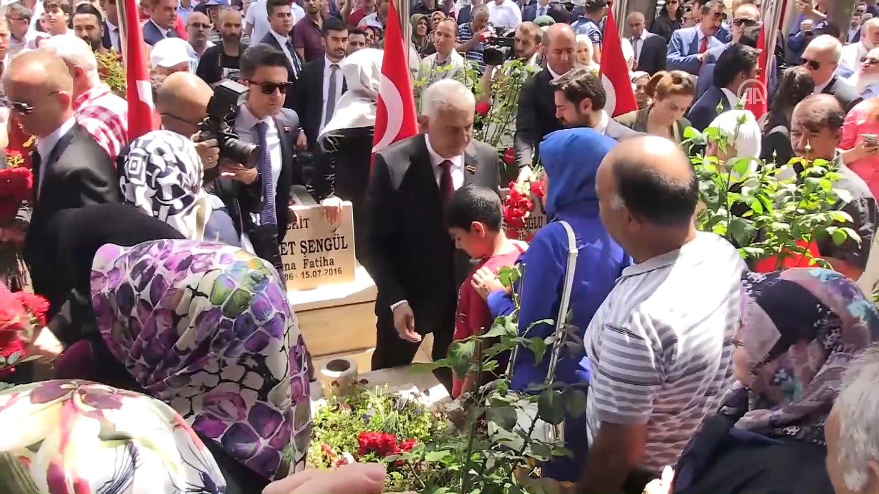 TBMM Başkanı Binali Yıldırım Karşıyaka Polis Şehitliği'ni ziyaret etti - ANKARA