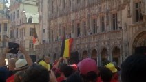 Ambiance festive sur la Grand-Place en attendant les Diables