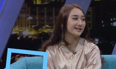 Ini dia Sandrina, Pelantun "Goyang 2 jari"