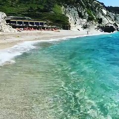 Plazhi "pasqyrat" , Sarandë