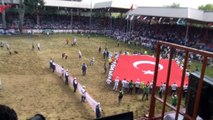 Kırkpınar’da dev Türk bayrağı açıldı