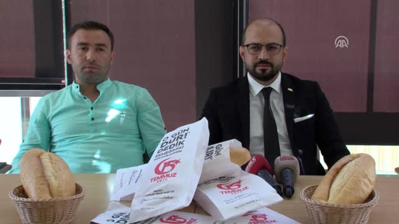 Denizli'de Ekmekler 15 Temmuz Logolu Ambalajla...