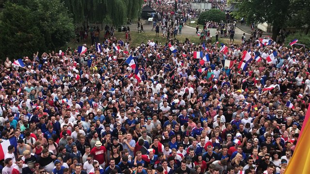 La Marseillaise pour porter chance aux Bleus sur la fan-zone du conseil départemental à Nancy