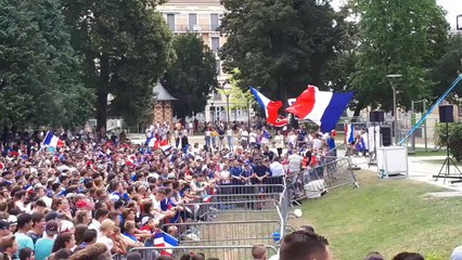 Une foule de supporters dans la fan-zone de Chalon