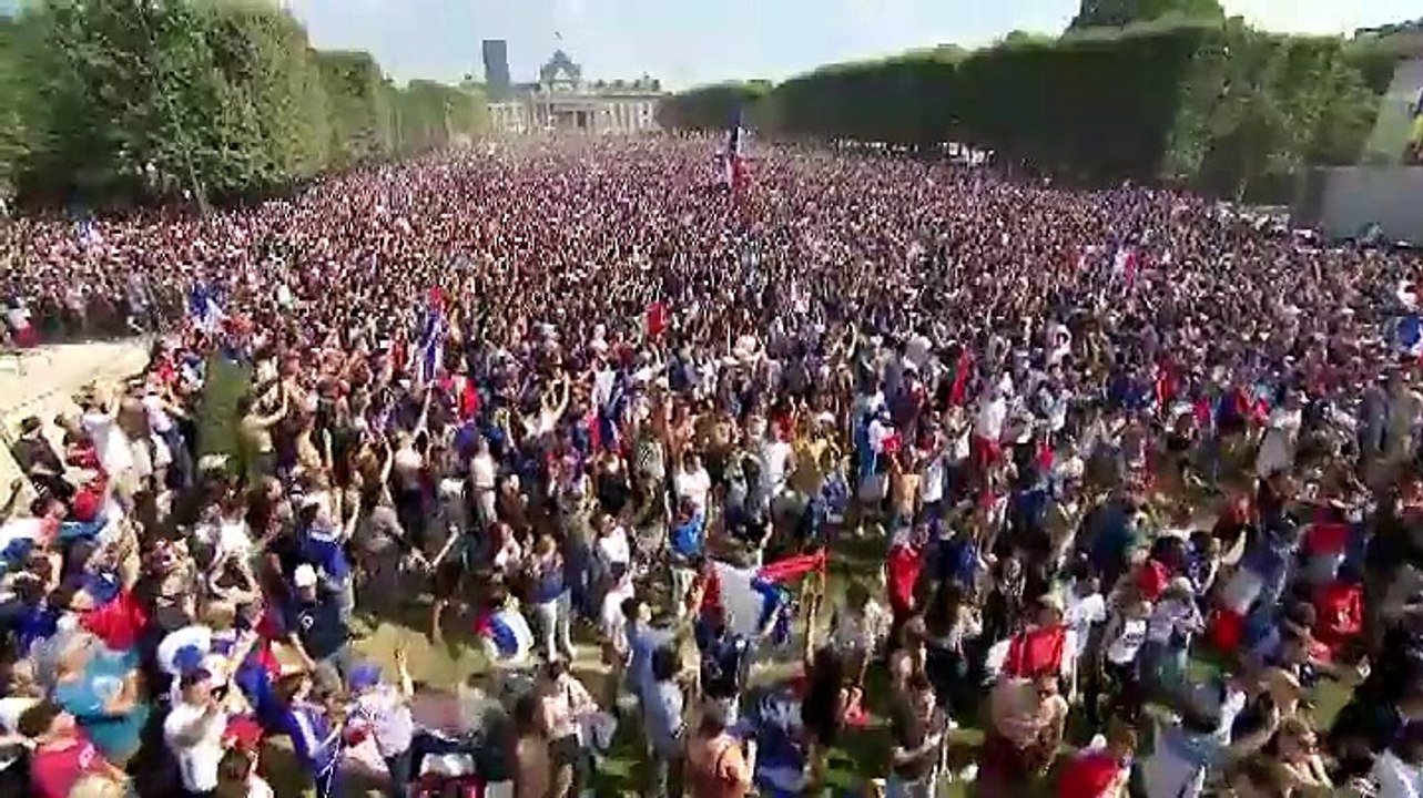 Coupe du monde 2018 : écoutez "La Marseillaise" résonner dans la fan zone du Champ-de-Mars avant France-Croatie