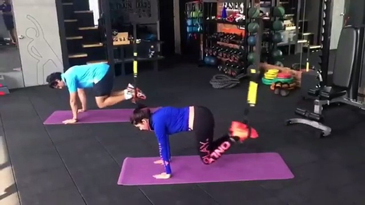 bhagyashree TRX knee tucks. #corestrength