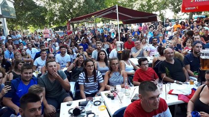 Explosion de joie à Crest pour le deuxième but des Bleus
