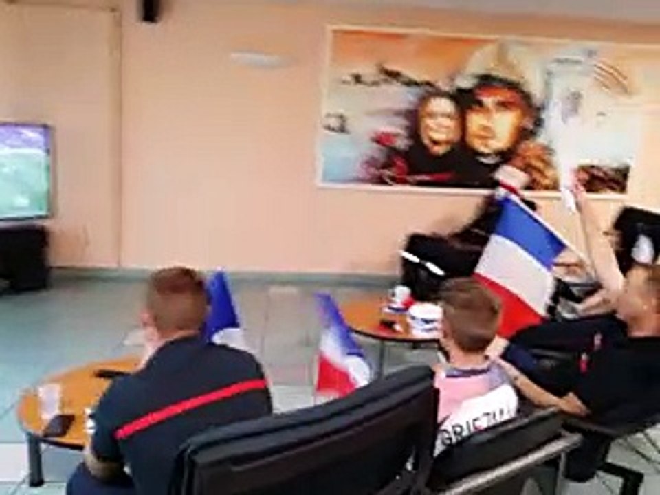 4 à 1 pour les Bleus. Les pompiers de garde à Pont-à-Mousson entonnent une Marseillaise