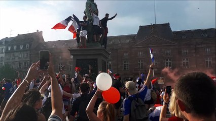 Mondial 2018 : la foule fête la victoire des Bleus place Kléber à Strasbourg