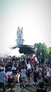 Les Bleus champions du monde : la Marseillaise chantée depuis la Rotonde, à Aix